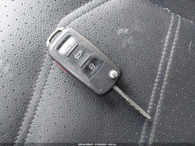 1VWDT7A33HC071419 Volkswagen Passat 1.8t R-line