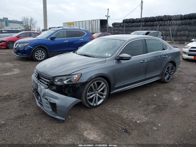 1VWDT7A33HC071419 Volkswagen Passat 1.8t R-line