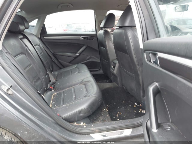 1VWDT7A33HC071419 Volkswagen Passat 1.8t R-line