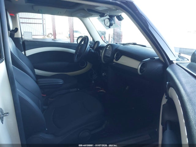 2014 MINI CLUBMAN WMWZF3C55ET492283 Photo 4