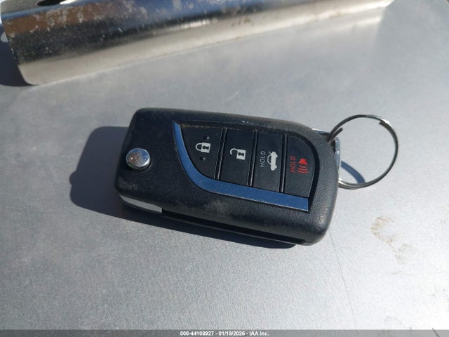 5YFEPMAE1NP380482 Toyota COROLLA LE