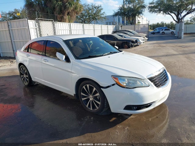 2014 CHRYSLER 200 1C3CCBBG6EN132091