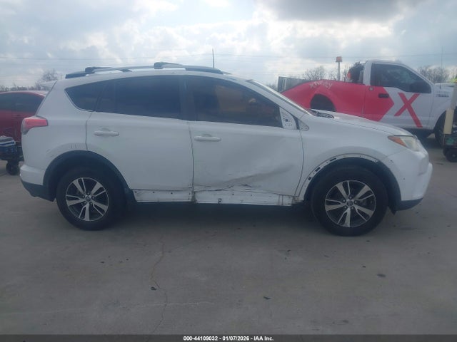 Toyota Rav4 Xle 2017 JTMWFREV9HD104623 Image 13