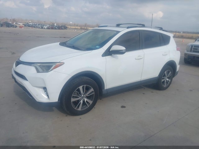 Toyota Rav4 Xle 2017 JTMWFREV9HD104623 Image 2