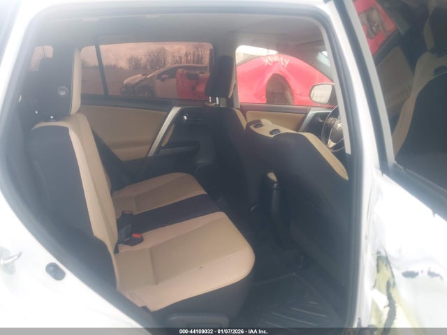 Toyota Rav4 Xle 2017 JTMWFREV9HD104623 Image 8