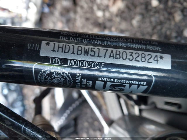 2010 HARLEY-DAVIDSON FLSTC 1HD1BW517AB032824 Photo 9
