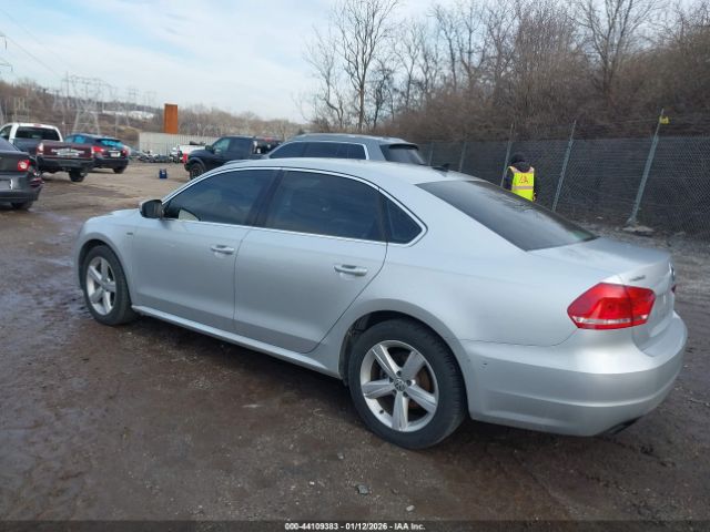 2015 VOLKSWAGEN PASSAT 1VWAT7A3XFC104240 Photo 2
