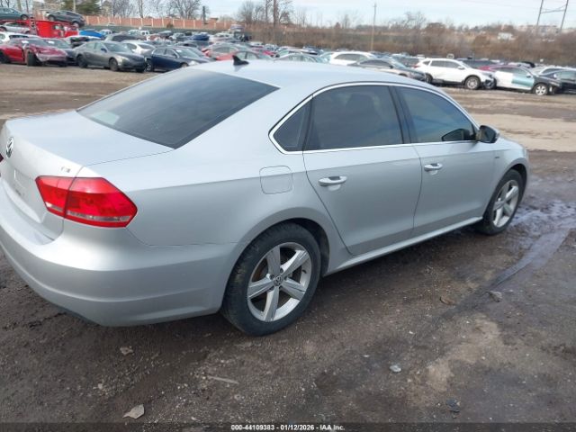 2015 VOLKSWAGEN PASSAT 1VWAT7A3XFC104240 Photo 3