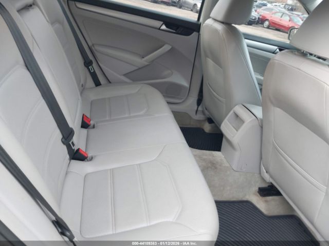 2015 VOLKSWAGEN PASSAT 1VWAT7A3XFC104240 Photo 7