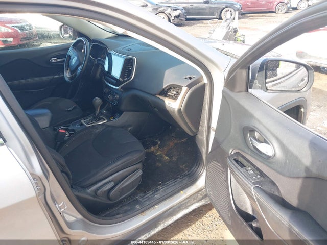 44109445 :رقم المزاد ، 1C4PJMCB6FW523609 vin ، 2015 Jeep Cherokee Latitude مزاد بيع