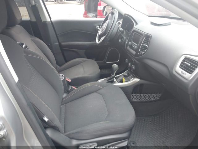 2018 JEEP COMPASS 3C4NJDAB9JT284050 Photo 4