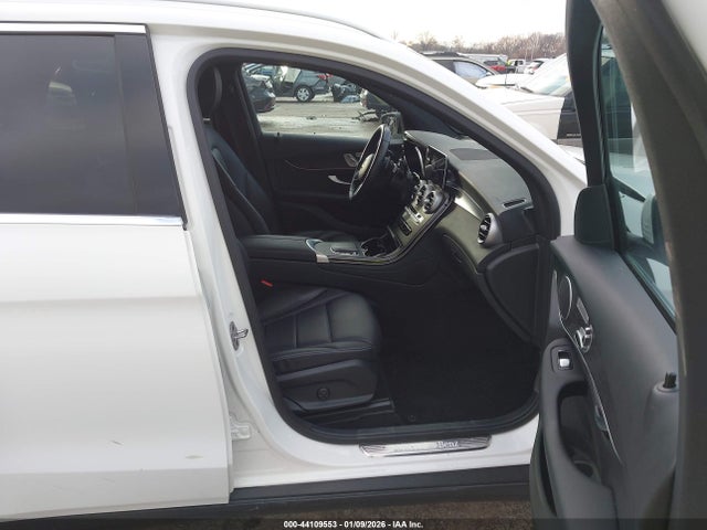 44109553 :رقم المزاد ، W1N0G8EB6NV394840 vin ، 2022 Mercedes-benz Glc 300 4matic Suv مزاد بيع