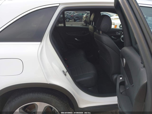 44109553 :رقم المزاد ، W1N0G8EB6NV394840 vin ، 2022 Mercedes-benz Glc 300 4matic Suv مزاد بيع