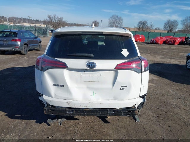 JTMBFREV3JJ258766 Toyota RAV4 LE