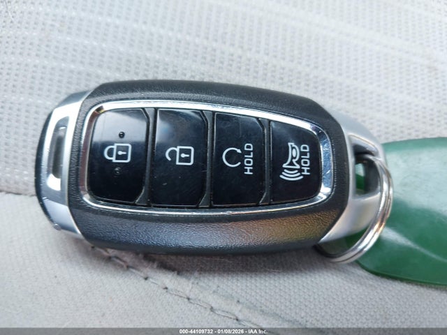 44109732 :رقم المزاد ، KM8K6CAB5NU878883 vin ، 2022 Hyundai Kona Sel مزاد بيع