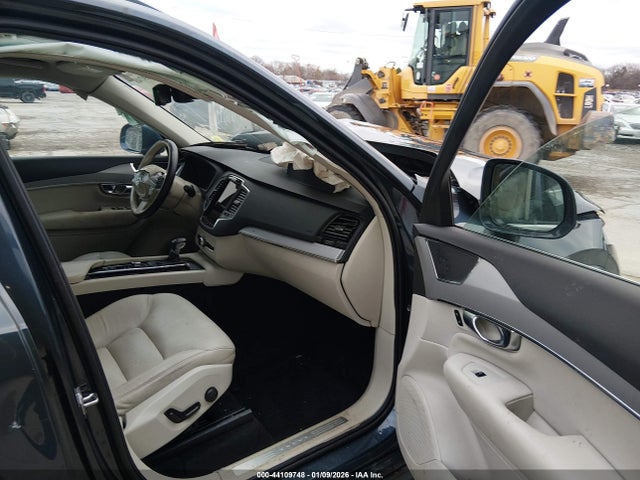 2021 Volvo Xc90 T5 Momentum 7 Passenger მანქანა იყიდება აუქციონზე, vin: YV4102PK1M1715051, აუქციონის ნომერი: 44109748