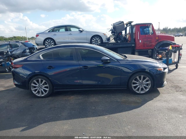 44109905 :رقم المزاد ، 3MZBPABL5MM203757 vin ، 2021 Mazda Mazda3 مزاد بيع