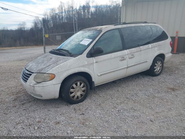 2005 CHRYSLER TOWN & COUNTRY 2C4GP54L05R217489 Photo 1