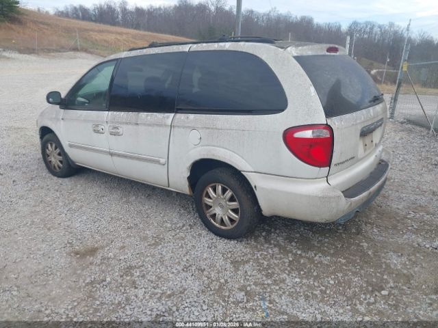 2005 CHRYSLER TOWN & COUNTRY 2C4GP54L05R217489 Photo 2