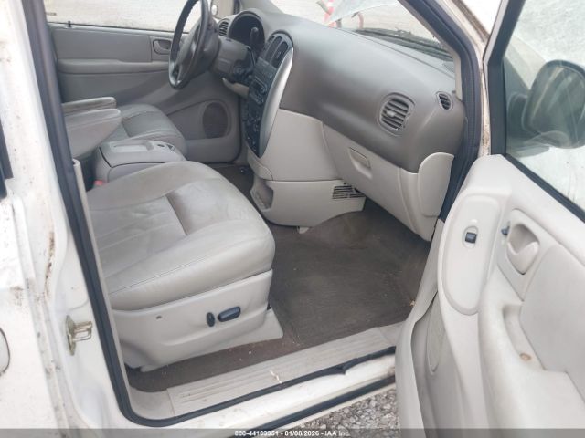 2005 CHRYSLER TOWN & COUNTRY 2C4GP54L05R217489 Photo 4