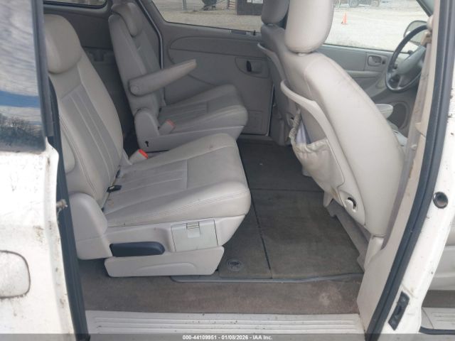 2005 CHRYSLER TOWN & COUNTRY 2C4GP54L05R217489 Photo 7