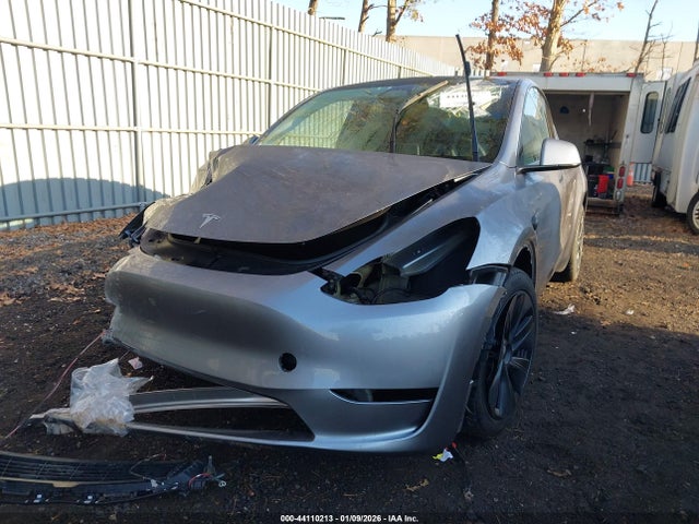 2025 TESLA MODEL Y 7SAYGDEE7SA366245 Photo 1
