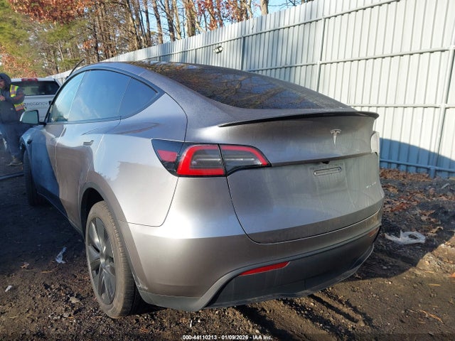 2025 TESLA MODEL Y 7SAYGDEE7SA366245 Photo 2