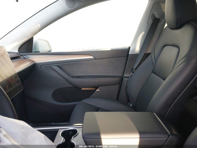 2025 TESLA MODEL Y 7SAYGDEE7SA366245 Photo 4