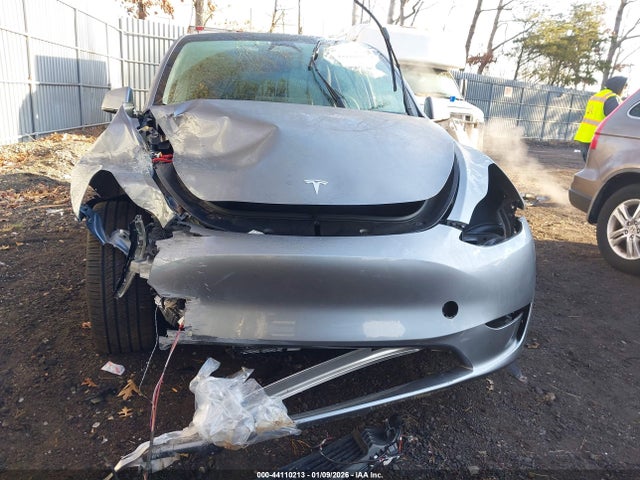 2025 TESLA MODEL Y 7SAYGDEE7SA366245 Photo 5