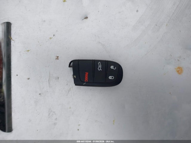 44110244 :رقم المزاد ، 1C3CCCAB3FN642458 vin ، 2015 Chrysler 200 Limited مزاد بيع