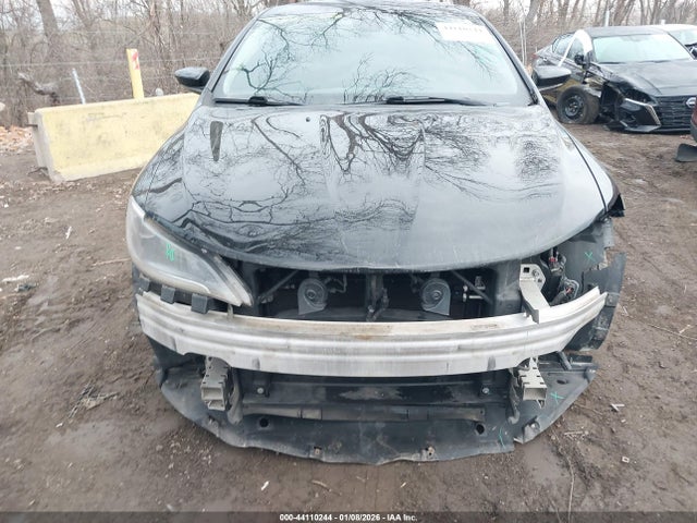 44110244 :رقم المزاد ، 1C3CCCAB3FN642458 vin ، 2015 Chrysler 200 Limited مزاد بيع