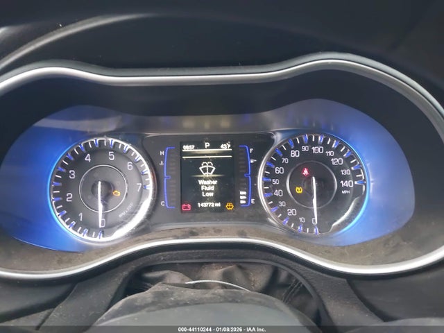 44110244 :رقم المزاد ، 1C3CCCAB3FN642458 vin ، 2015 Chrysler 200 Limited مزاد بيع