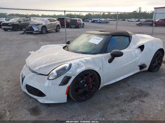 Alfa Romeo 4c Spider 2018 ZARBAAB42JM282492 Image 2