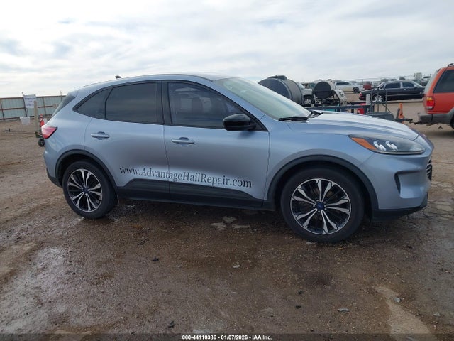 1FMCU0G69NUA37829 Ford ESCAPE SE