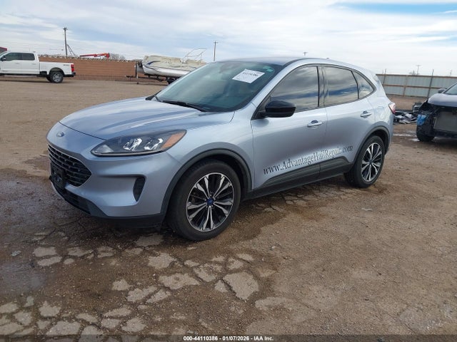 1FMCU0G69NUA37829 Ford ESCAPE SE