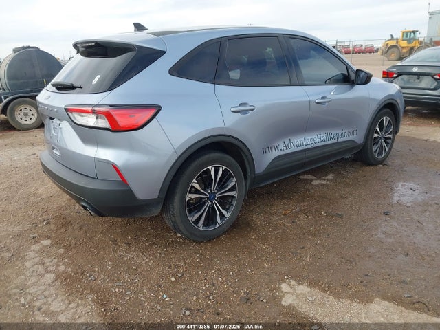 1FMCU0G69NUA37829 Ford ESCAPE SE