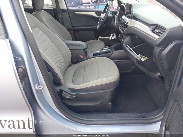 1FMCU0G69NUA37829 Ford ESCAPE SE