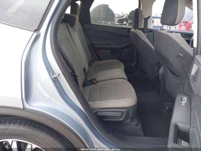 1FMCU0G69NUA37829 Ford ESCAPE SE