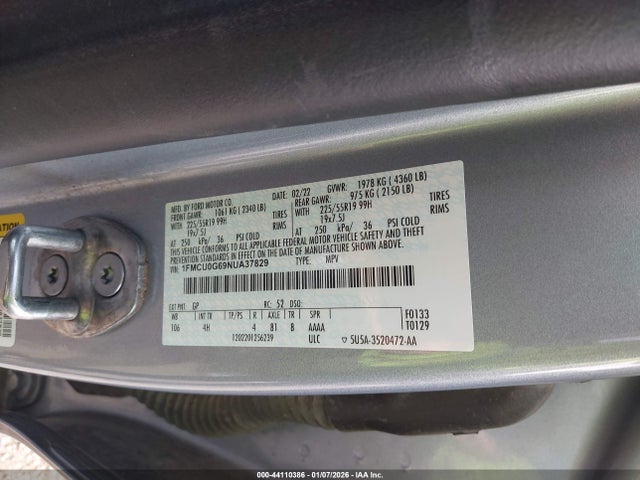 1FMCU0G69NUA37829 Ford ESCAPE SE