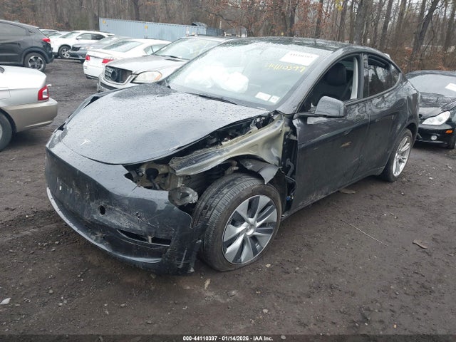 2024 TESLA MODEL Y 7SAYGDEE5RA252027 Photo 1