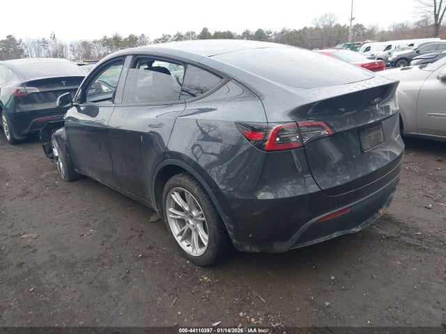 2024 TESLA MODEL Y 7SAYGDEE5RA252027 Photo 2