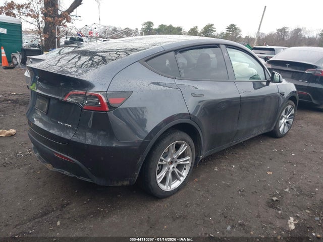 2024 TESLA MODEL Y 7SAYGDEE5RA252027 Photo 3