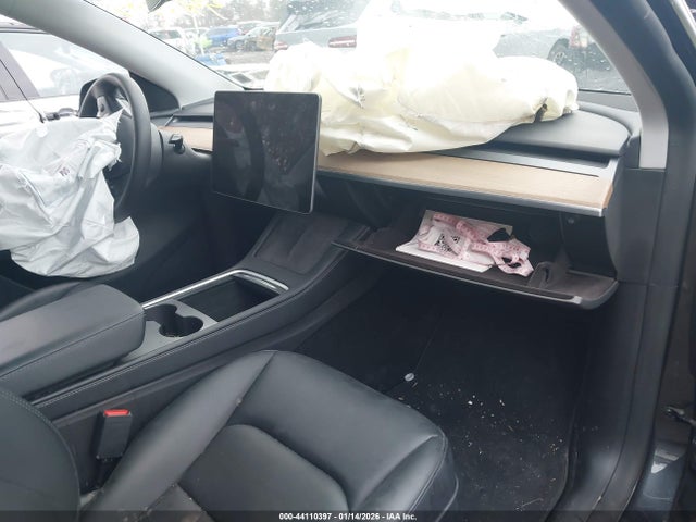 2024 TESLA MODEL Y 7SAYGDEE5RA252027 Photo 4