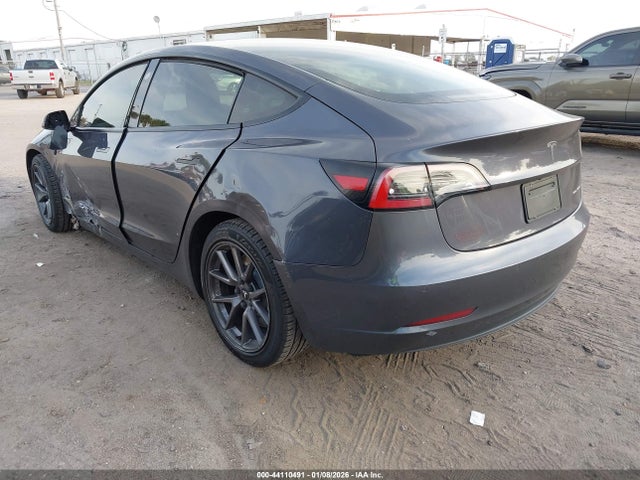 2021 TESLA MODEL 3 5YJ3E1EB8MF992202 Photo 2
