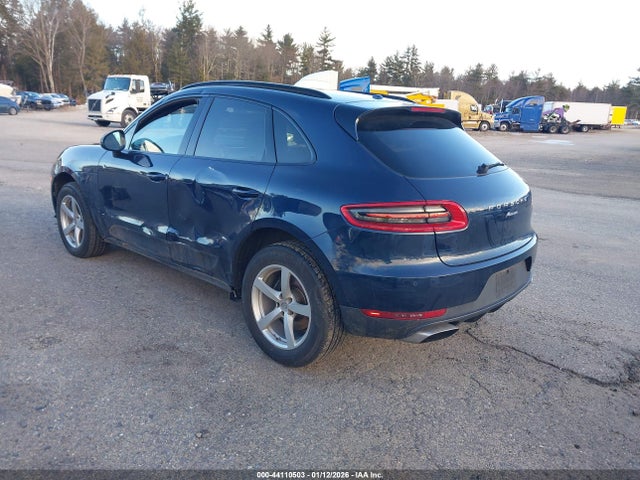 2017 PORSCHE MACAN WP1AA2A50HLB82752 Photo 2