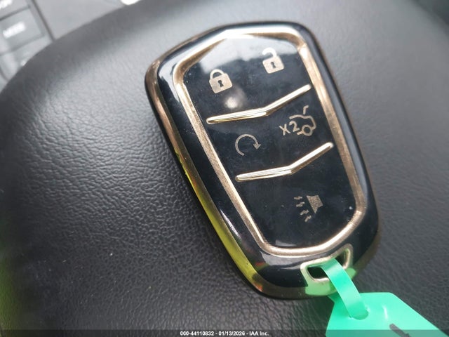 44110832 :رقم المزاد ، 1GYKNDRS5HZ304125 vin ، 2017 Cadillac Xt5 Luxury مزاد بيع