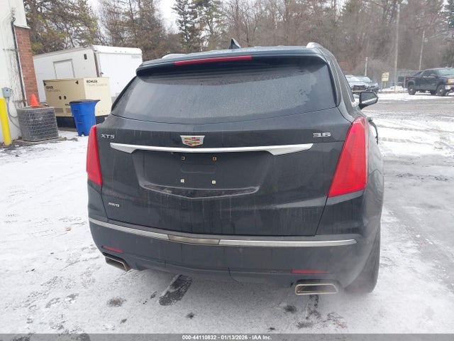 44110832 :رقم المزاد ، 1GYKNDRS5HZ304125 vin ، 2017 Cadillac Xt5 Luxury مزاد بيع