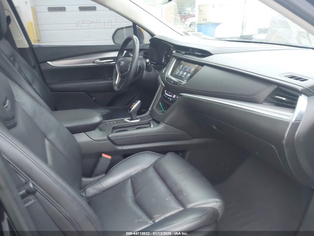 44110832 :رقم المزاد ، 1GYKNDRS5HZ304125 vin ، 2017 Cadillac Xt5 Luxury مزاد بيع