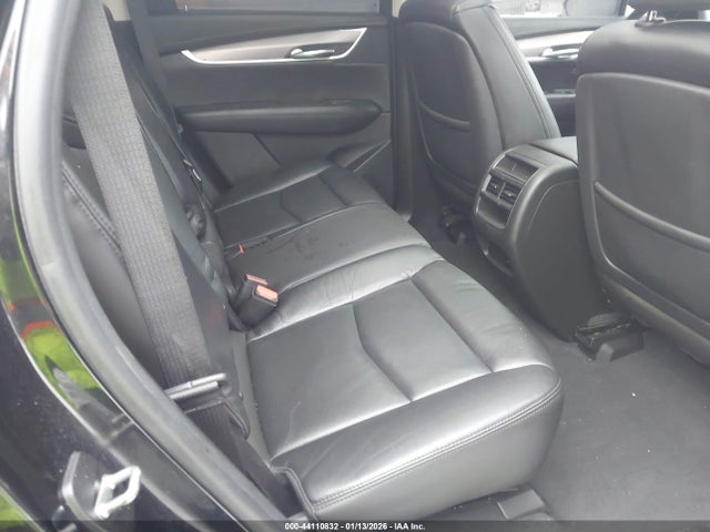 44110832 :رقم المزاد ، 1GYKNDRS5HZ304125 vin ، 2017 Cadillac Xt5 Luxury مزاد بيع
