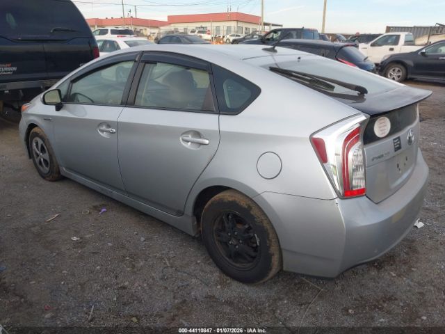 2015 TOYOTA PRIUS JTDKN3DU1F0395212 Photo 2